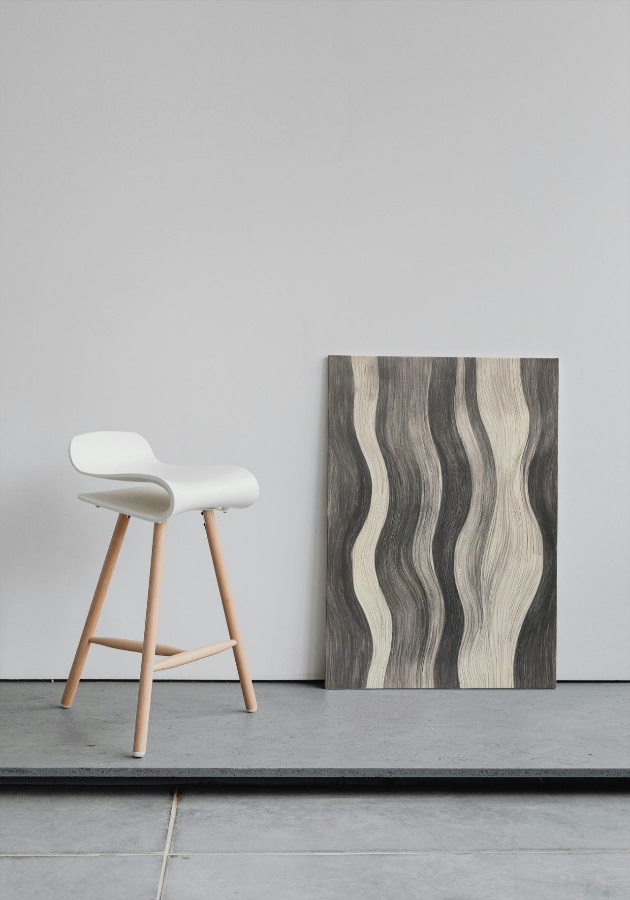 Wavy Elegance: Minimalist Hair Texture