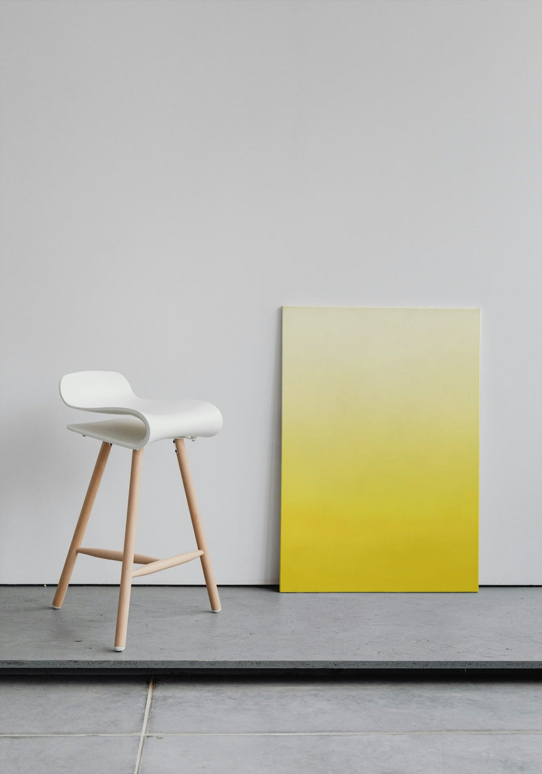 Lemon Glow: Soft Yellow and White Gradient