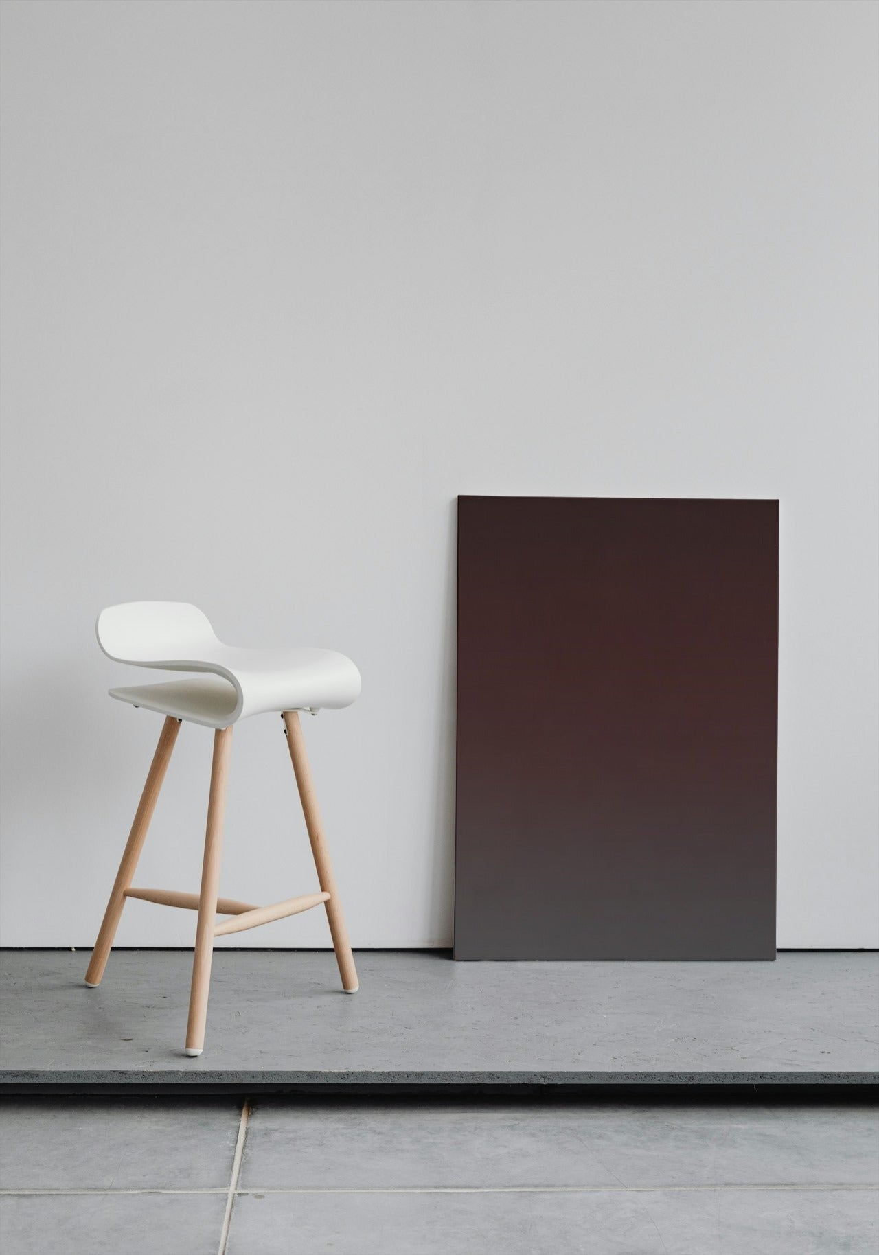 Maroon Depth: Dark Brown Gradient