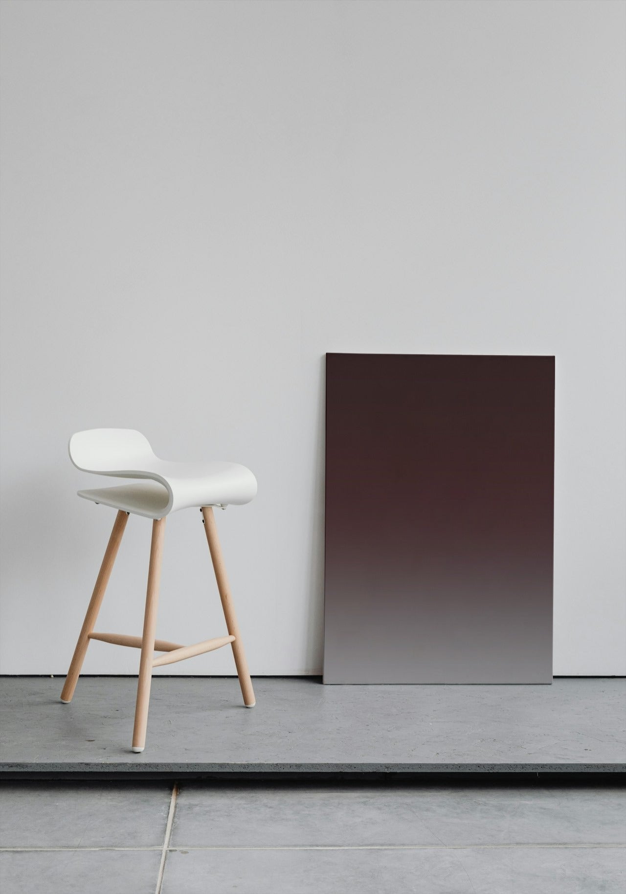 Sleek Border: Dark Brown and Burgundy Gradient